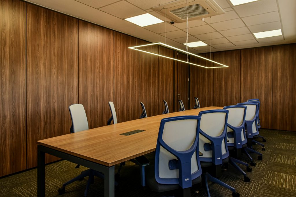 divisória acústica para escritório de madeira